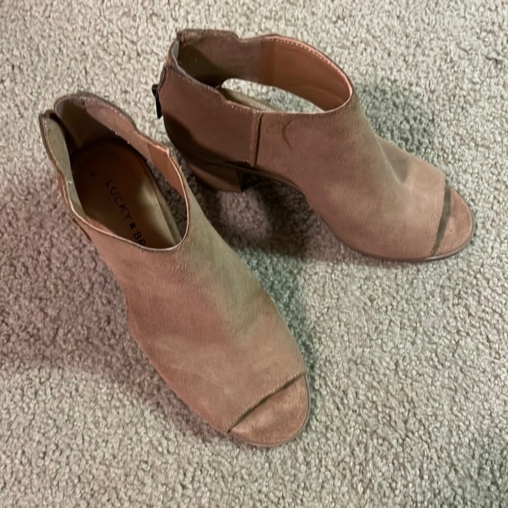 Lucky Brand cutout bootie heels microsuede 6